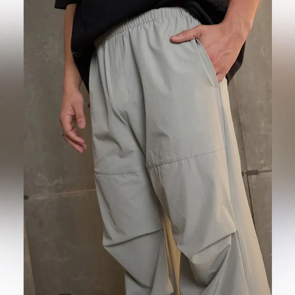 lululemon athletica Men's Light Gray Cargo Pants - Picture 1 of 7